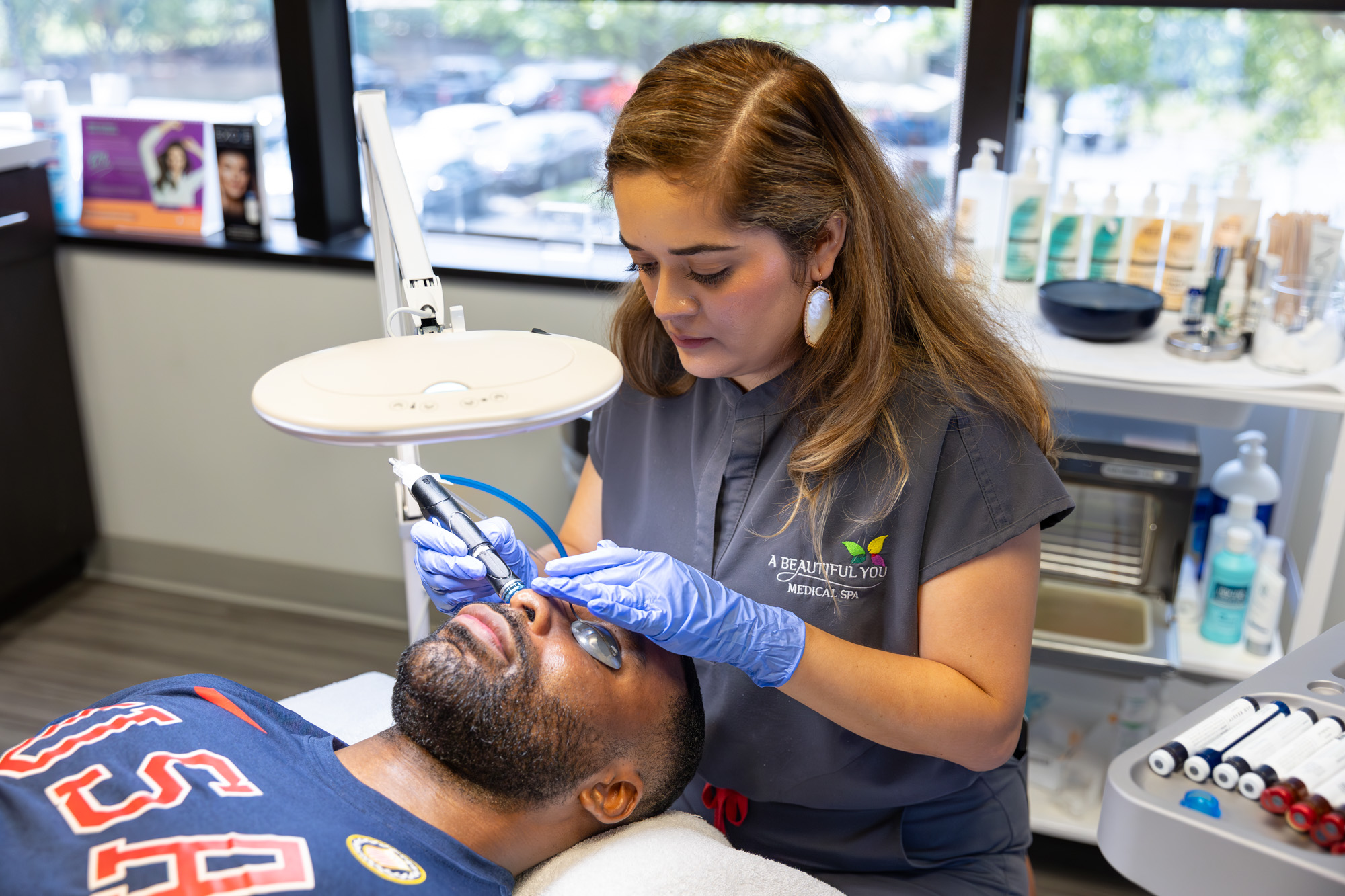 A man recieves a Hydrafacial in Memphis